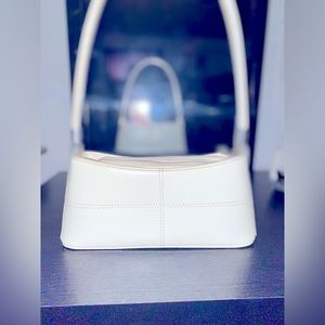😍HP😍 Mini white purse🤍